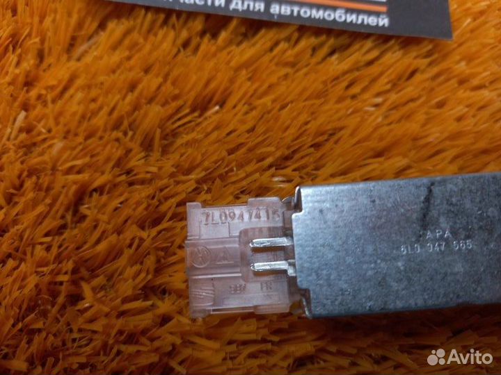 Плафон освещения передний левый Volkswagen Touareg