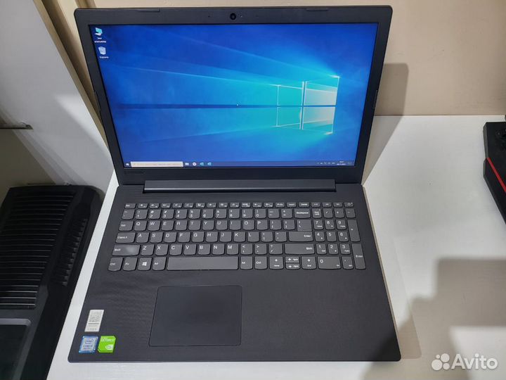 Lenovo i5 8250U 8gb MX 110 2gb