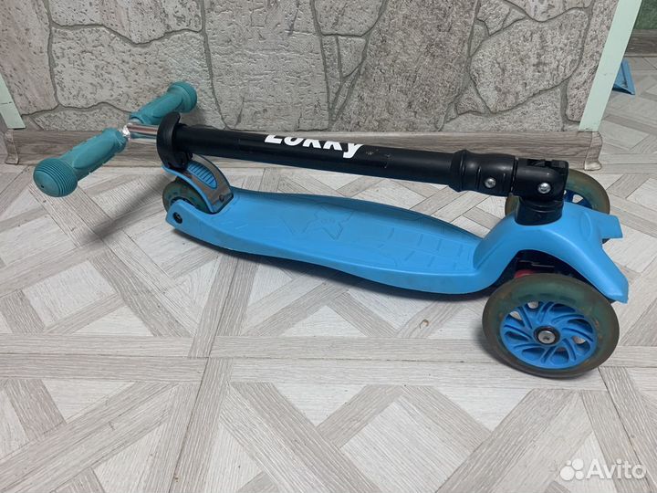 Самокат Lokky трехколесный