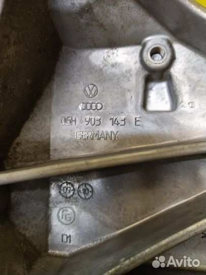 Кронштейн масленого фильтра Audi A4 седан 2.0 cdnc