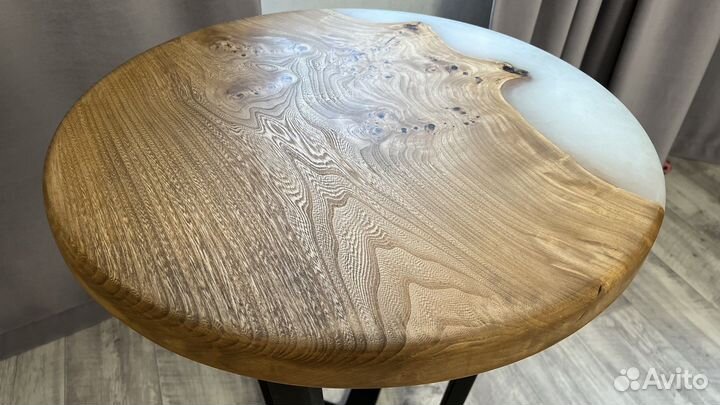 Стол из эпоксидной смолы