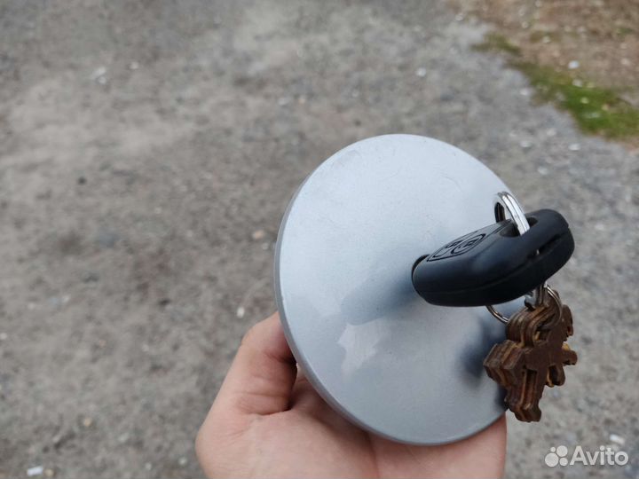 Крышка, лючок бака Пежо 206