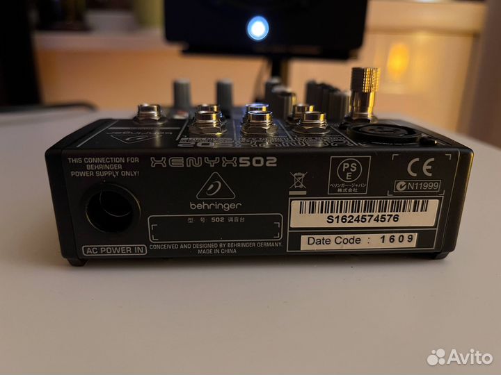Микшерный пульт Behringer Xenyx 502