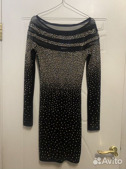 Чёрное платье со стразами