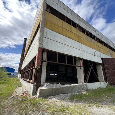 Здание 2563 м² + участок 54 сотки