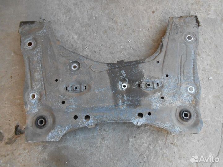 Подрамник Fluencе Флюенс Меган 3 балка передний