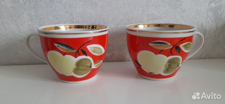 Чайник Полонное, чашки, розетки