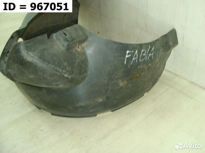 Подкрылок передний левый Skoda Fabia