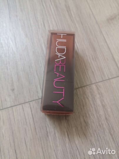 Huda beauty помада