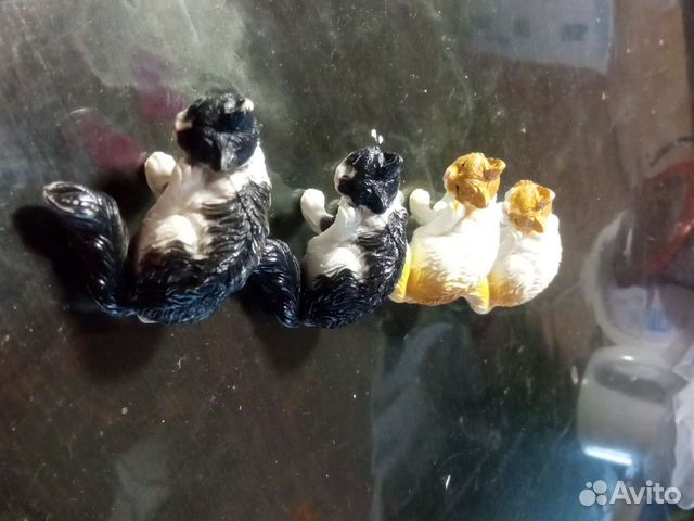 Игрушечные кошки, гуси, куры