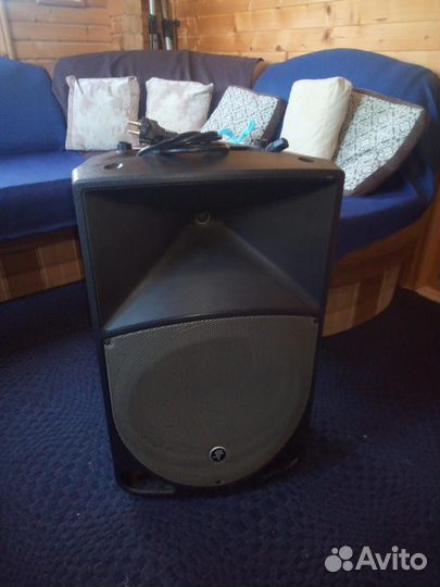 Колонка активная Mackie Thump TH-15A