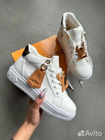 Кроссовки зимние женские