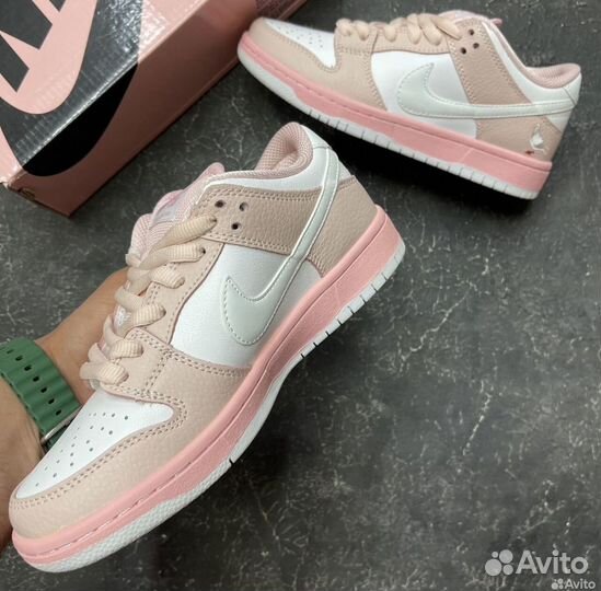 Nike SB Dunk Low pink Pigeon