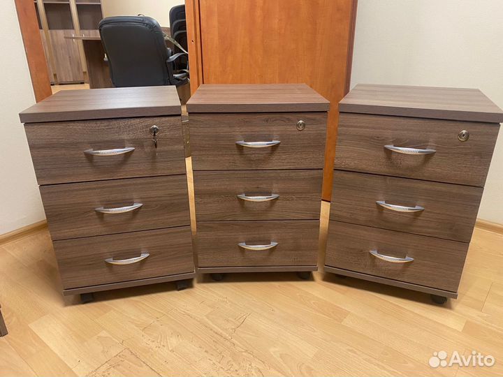 Комплект офисной мебели б/у