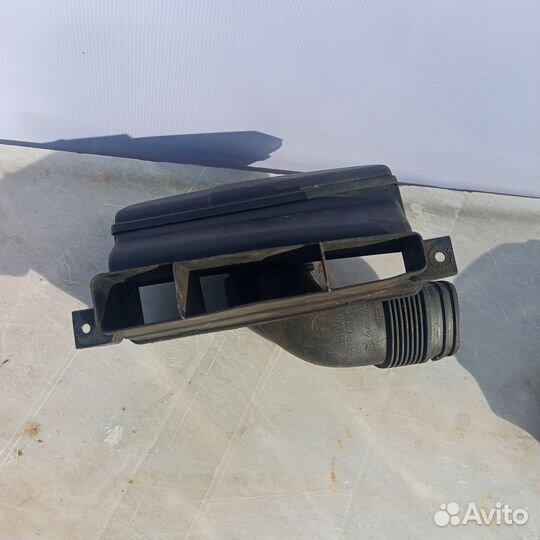 Воздухозаборник Volkswagen Golf 6