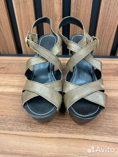 Босоножки женские