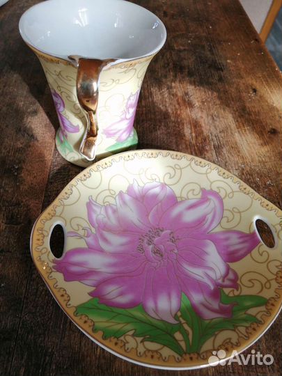 Чашка с отверстием в ручке, блюдце с отверстиями