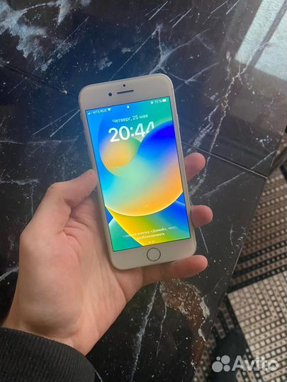 Телефон iPhone 8