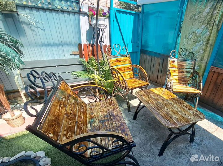 Садовая мебель из дерева и металла