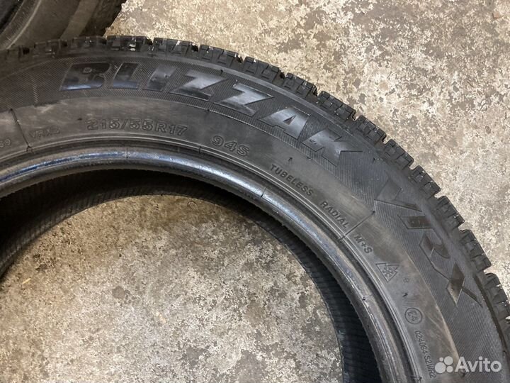 Bridgestone Blizzak VRX 215/55 R17