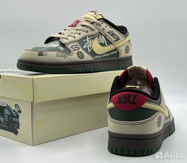 Nike Dunk SB Low Stussy 572