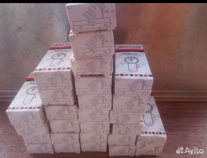 Цилиндр замка (личинка)