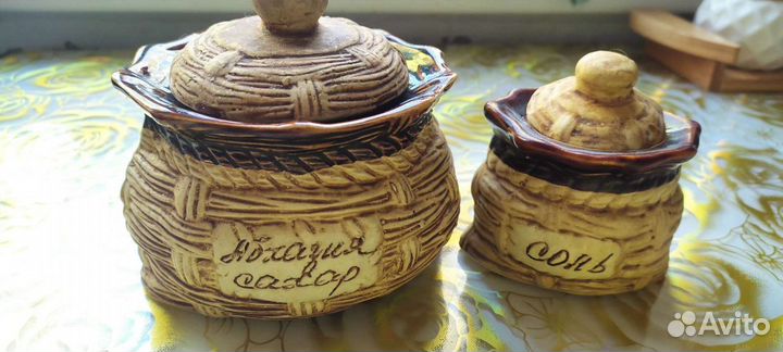 Сахарница и солонка