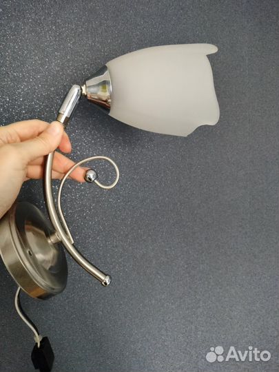 Светильник настенный с поворотным механизмом