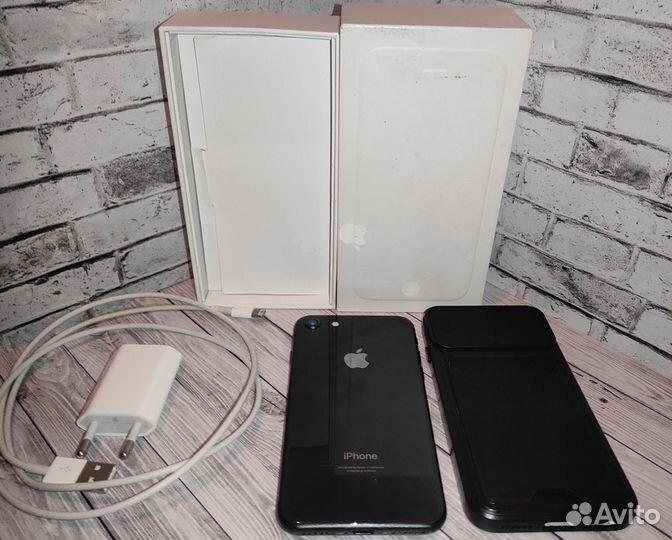 iPhone 8, 64 ГБ