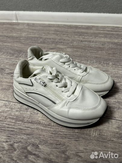 Кроссовки женские