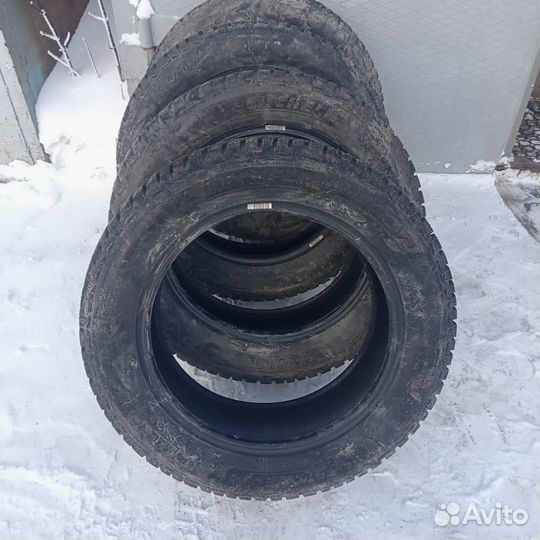 Michelin X-Ice North 4 215/60 R17