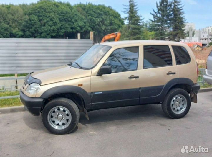 Молдинги на двери Нива Шевроле Бертони