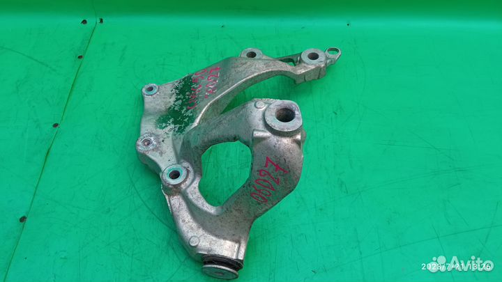 Кронштейн передней подвески для Honda Civic 5D