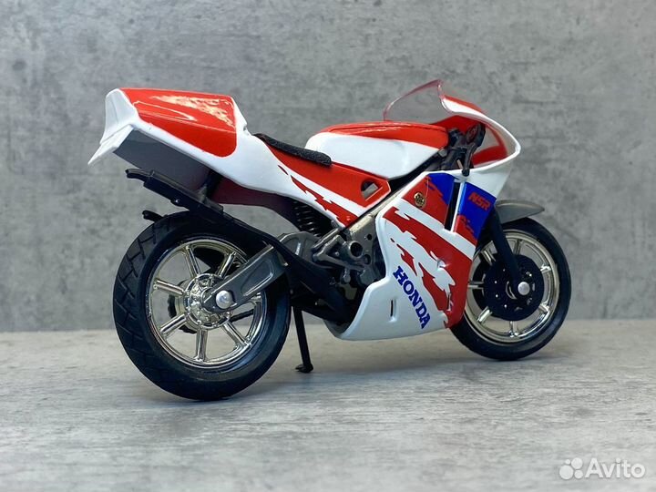 Коллекционная модель Honda NSR 250 1:18