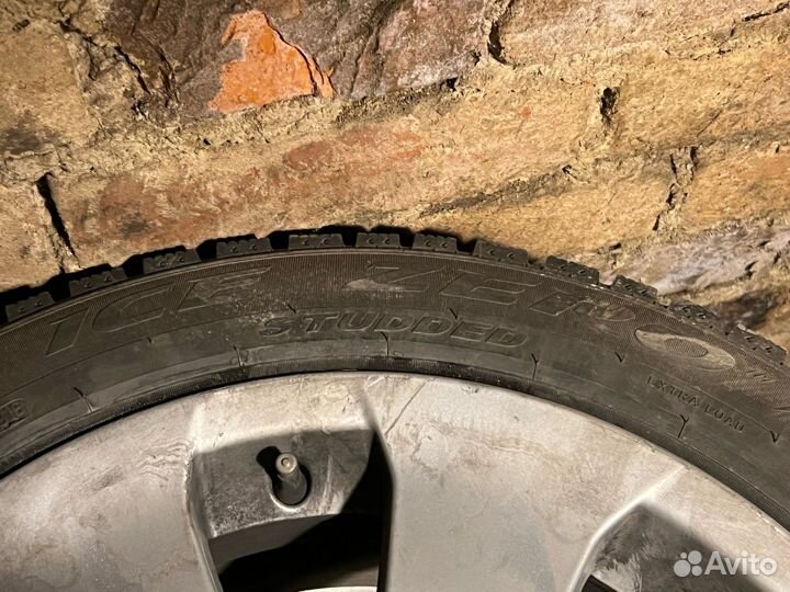 Pirelli Ice Zero 225/50 R17 98T