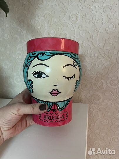 Жестяная банка Benefit