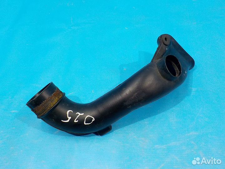 Патрубок воздушного фильтра toyota Avensis (T250)