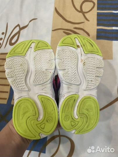 Кроссовки для девочки 22 р