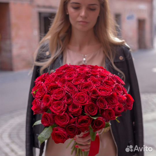 Букет 55 Кустовых Кремовых Роз (40 см.)