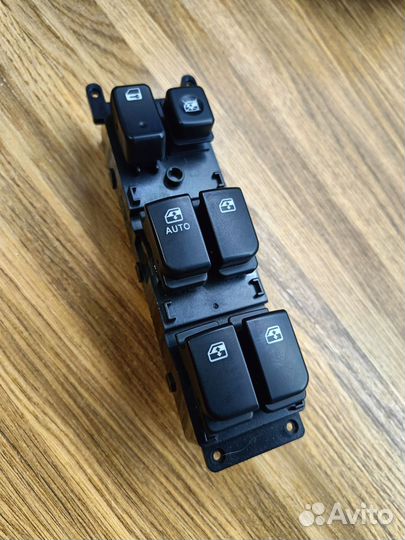 Блок управления стеклоподъемниками на Kia Carens
