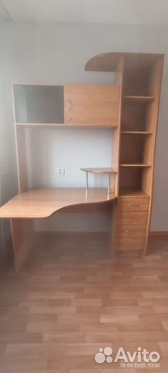 Компьютерный стол, уголок школьника