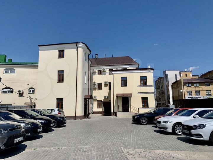 Здание 873 м² с участком в центре