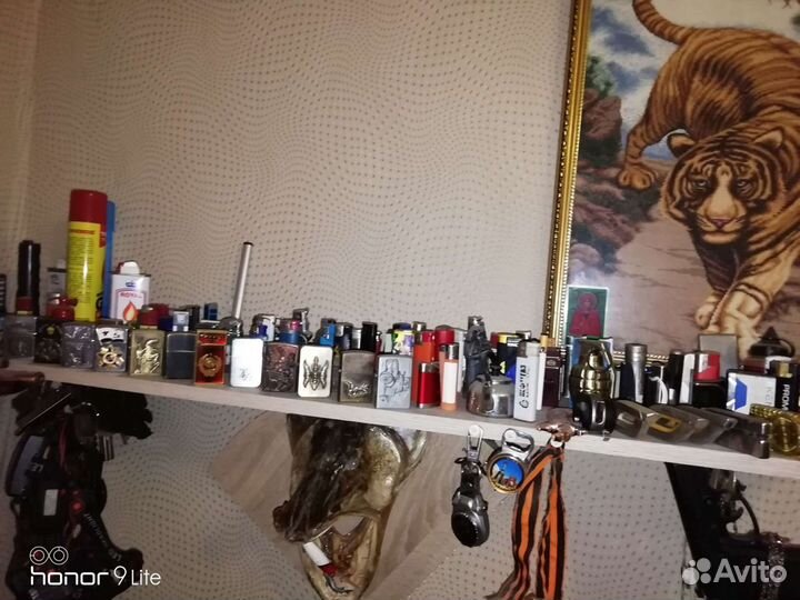 Коллекция зажигалок различных