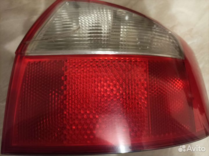Задний фонарь правый на Audi A4