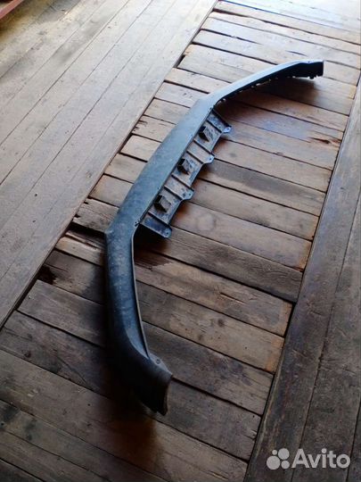 Губа переднего бампера Tiguan 1