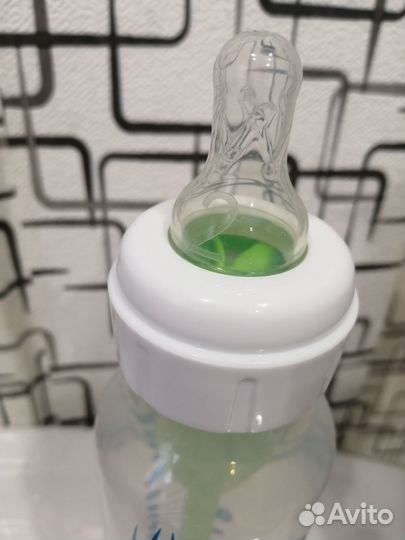 Продам антиколиковую бутылочку для кормления