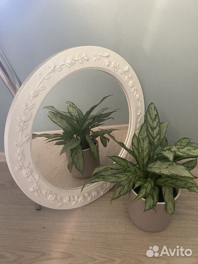 Зеркало настенное с лепниной