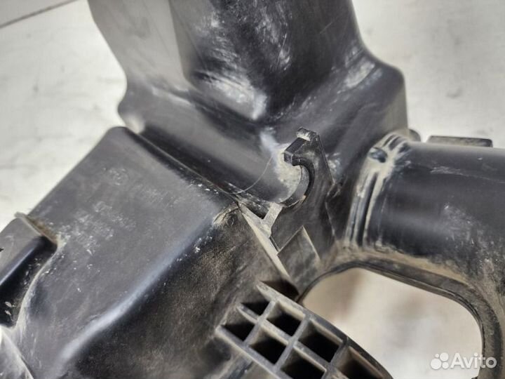 Резонатор воздушного фильтра передний Kia Rio 4