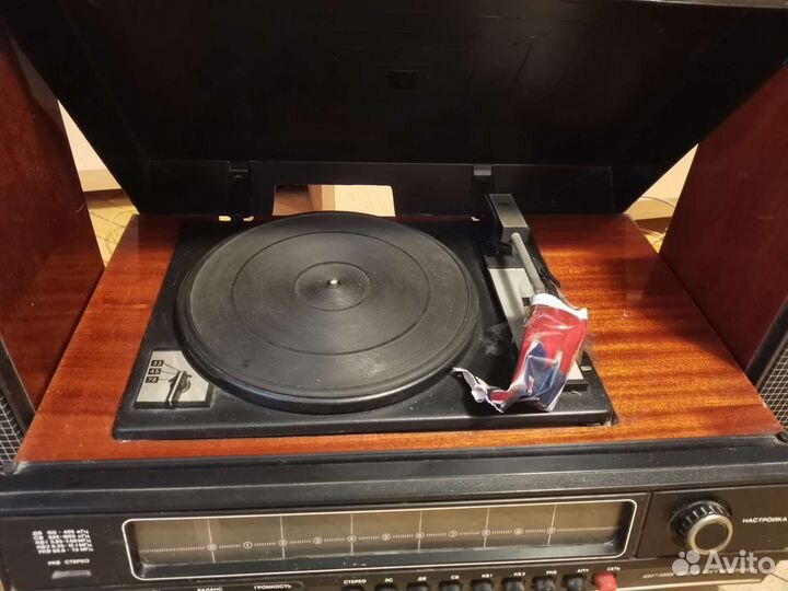Виниловый проигрыватель