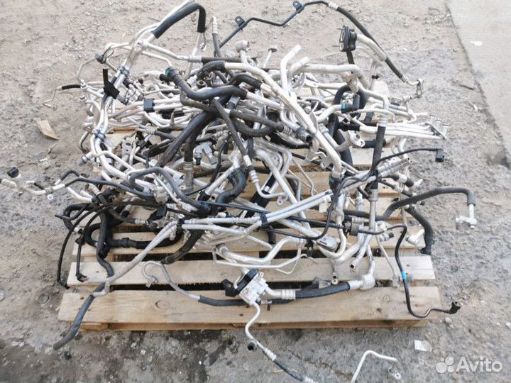 Трубка кондиционера Land Rover Range Rover Velar